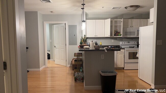 Building Photo - 30 Franklin St Unit 311 Rental