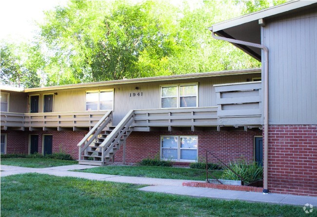 Building Photo - 1941 College Heights Road Rental