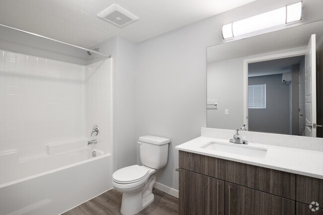 3BD, 2BA - 1,118SF - Secondary Bathroom