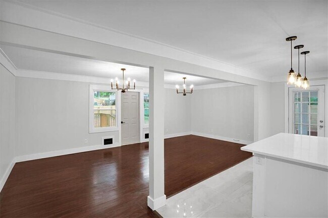 Photo - 2271 Cresta Dr