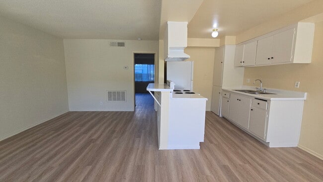 Photo - 1001 E Stearns Ave Unit 14