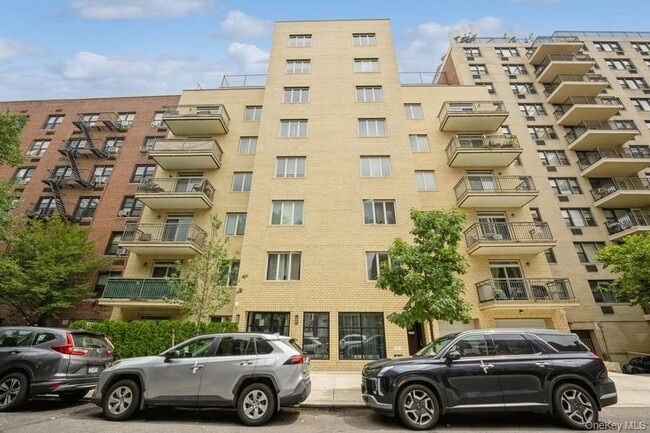 Building Photo - 1251 E 19th St Unit 4B