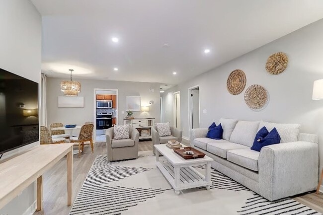 Photo - 2BD/2BA Town Home Mount Pleasant Fully Fur...