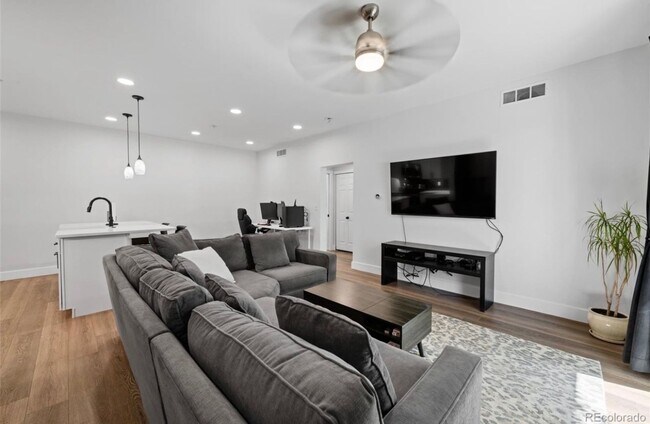 Photo - Bright 1 Bed Condo with Fitness Center & Prime Superior Location