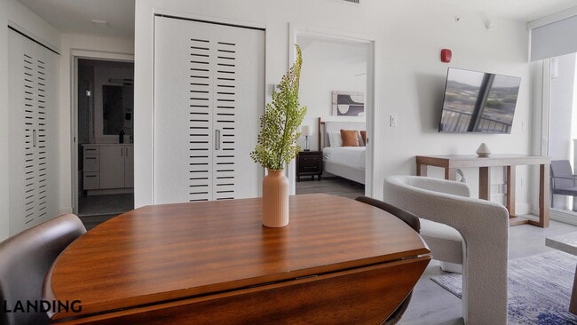 Photo - 1025 E 25th St Unidad 613