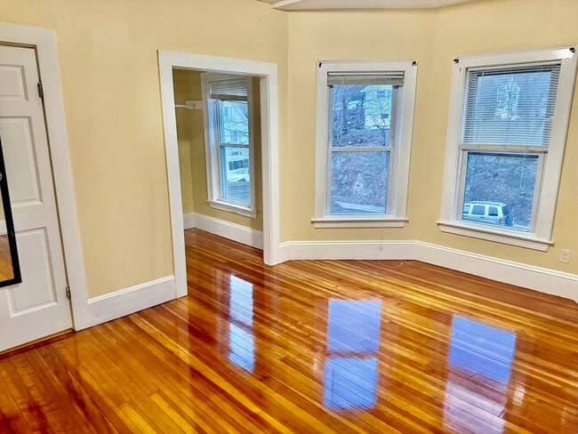 Building Photo - 42 Essex St Unit 2