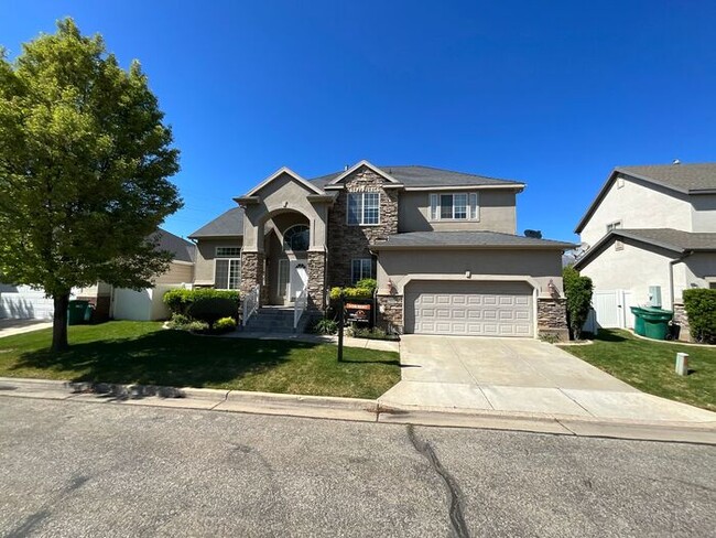 6 bedroom 3 1/2 bathrooms 2 car garage Lar... - 6 bedroom 3 1/2 bathrooms 2 car garage Lar... House