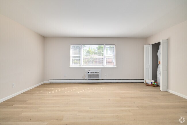 2BR, 1BA - 860SF - Living Room
