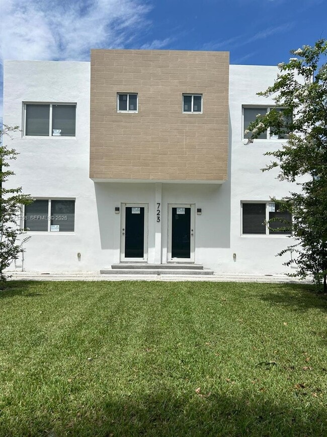 Building Photo - 723 NW 19th Ave Unit B