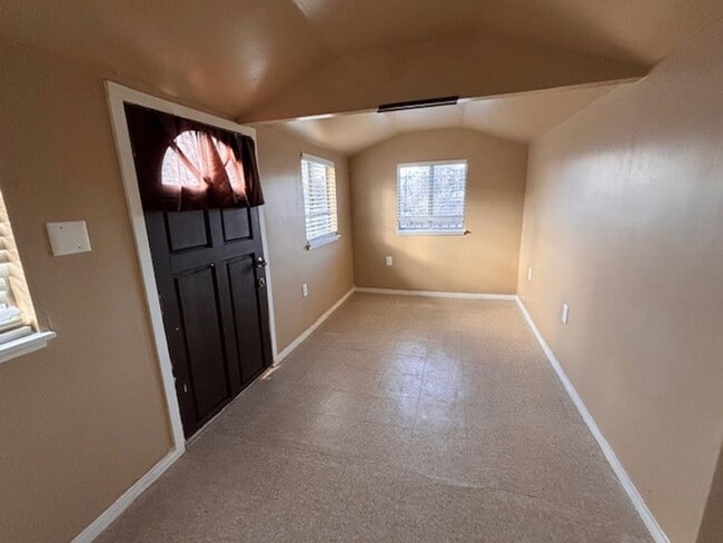 Photo - CAR1930-1990>** Unit CAR1930 #1>**