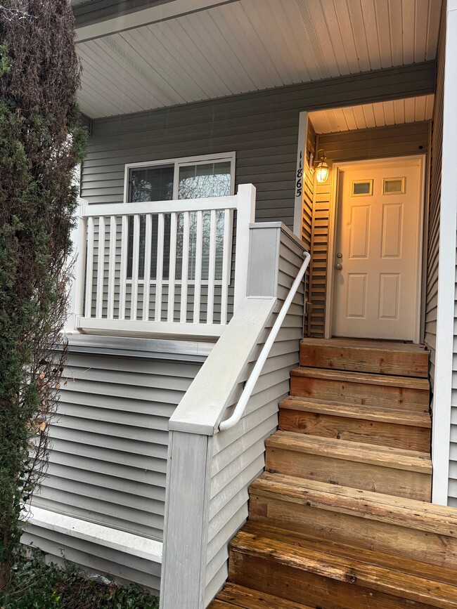 Building Photo - 11865 SE Pine St