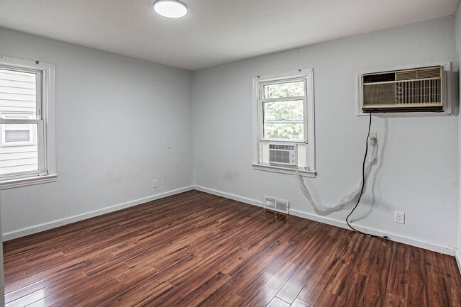 Photo - 16 W Linden Ave