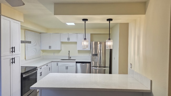 Building Photo - 13543 SW 64th Ave