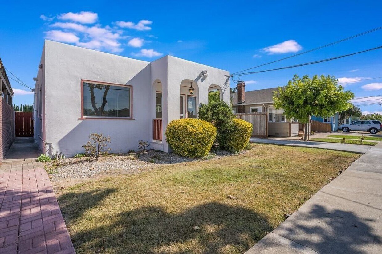 Photo - 227 Beach Rd. - 2 bedroom | 2 bath | Front house