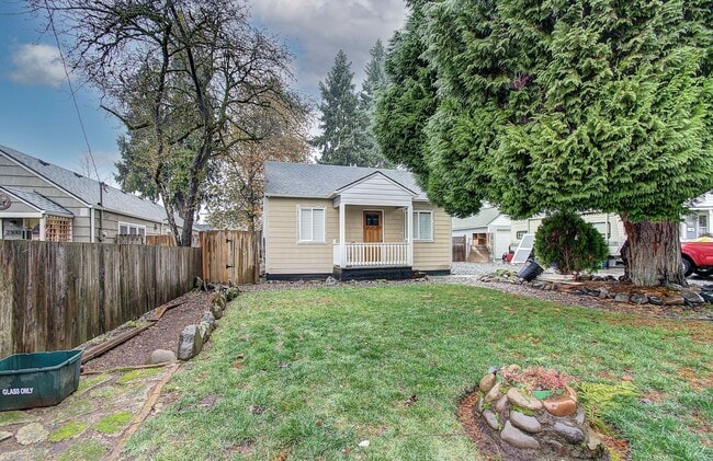 Building Photo - Charming 1+bd, 1ba Bungalow w/ Renovated Attic