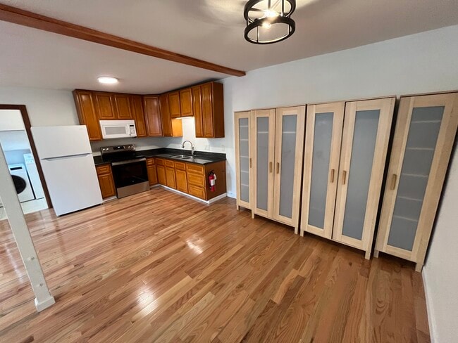 Building Photo - 1077 12th Street Unit inlaw