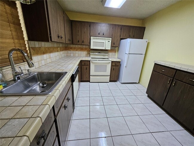 Photo - 12340 SW 41st St Unit 1