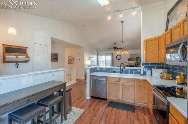 Photo - 2620 Weyburn Way