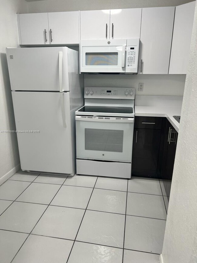 Photo - 9310 Fontainebleau Blvd Unidad 307