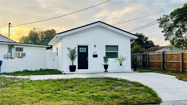 Building Photo - 1230 Essex Dr N