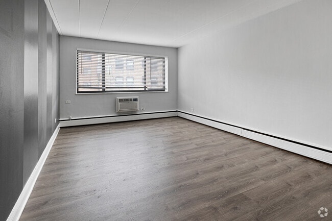 Building Photo - 6012 N Kenmore Ave Rental