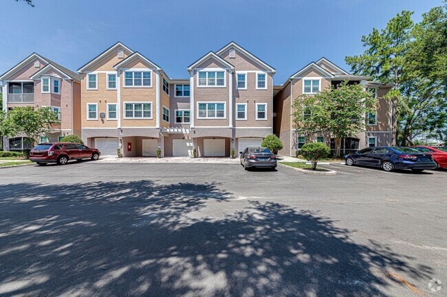 Building Photo - For Rent!! Unit 305 Rental