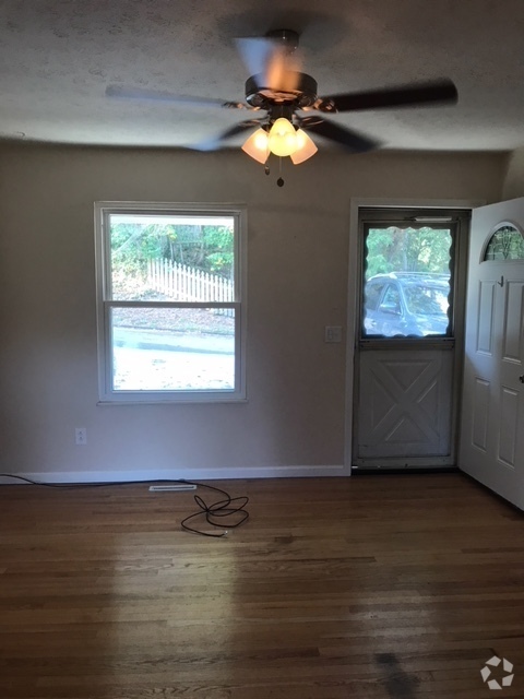 Building Photo - Updated Three Bedroom Duplex in Charleston Rental