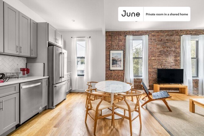 Room in Shared 5 bed/3 bath home in Ridgewood