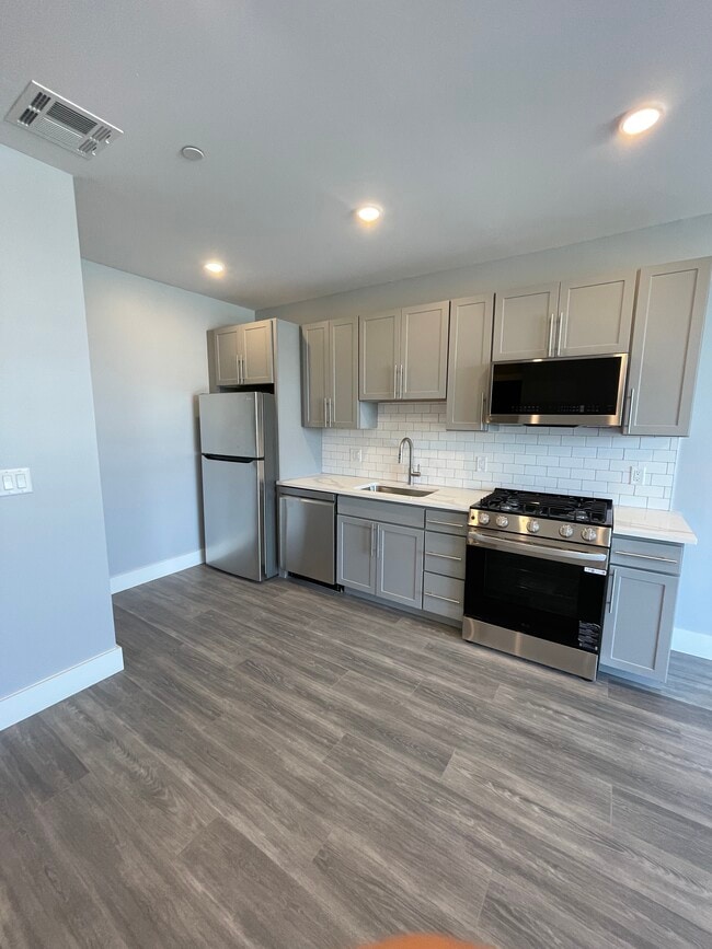 Building Photo - 367 Western Ave Unit 6