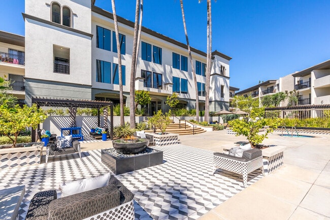 Plaza at Sherman Oaks
