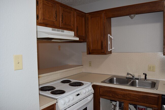 121 Perth Ct