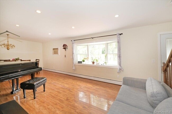 Photo - 43 Flagstone Ln