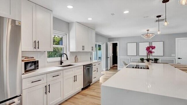 Photo - 722 SW 28th Ave