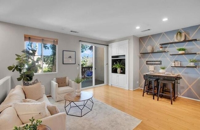 Building Photo - 6068 Paseo Salinero Unit 40
