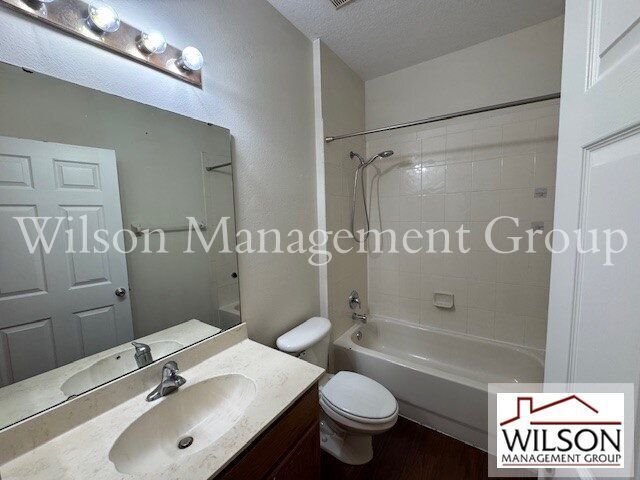 Photo - 1819 Saffron Plum Ln