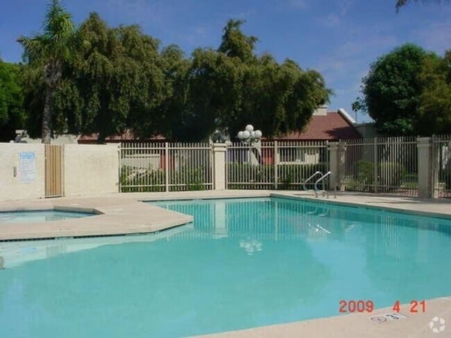 Building Photo - Wonderful 3 bedroom close minutes to ASU!!... Rental