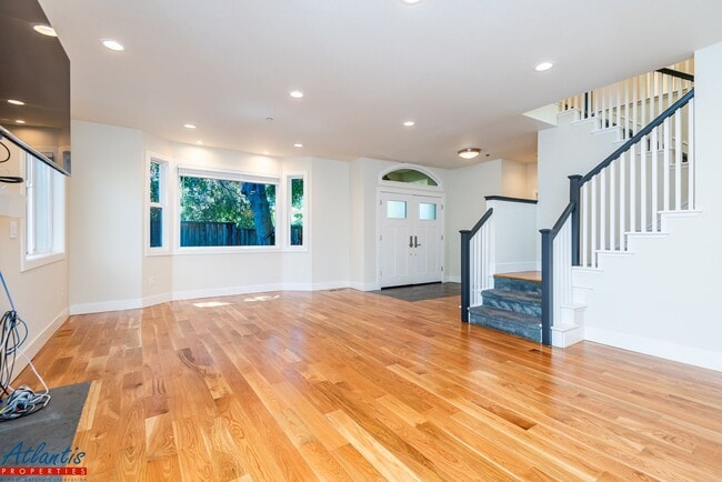 Photo - Gorgeous Mountain View Home Near Downtown