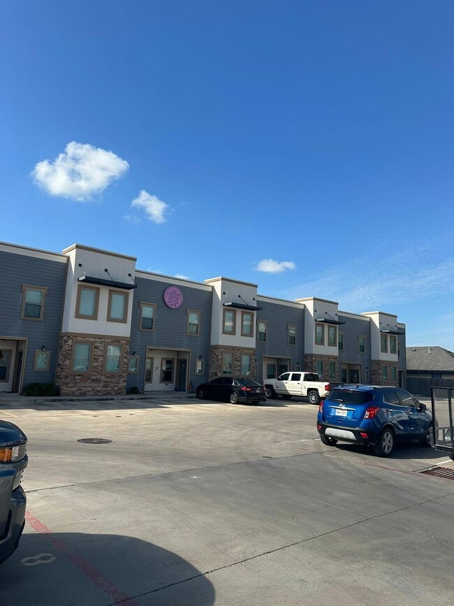 Photo - 2206 E US Highway 281 Apartments