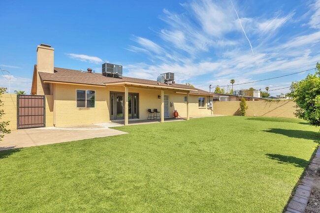 Photo - Tempe 6-Bedroom Home Featuring Large Turf Yard & Ideal Location