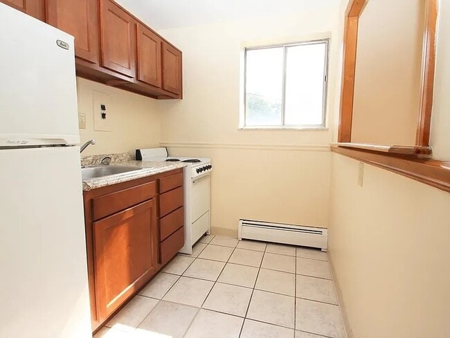 Photo - BRITTANY APTS -- 042