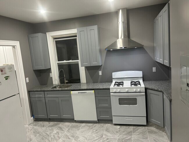 Photo - 33 White St Unit 2 floors