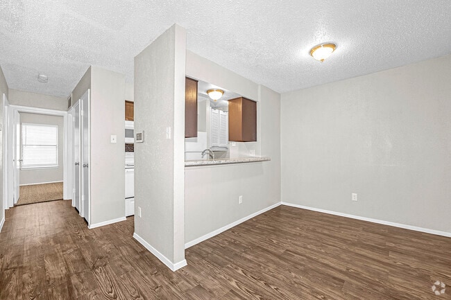 2 BR 2 BA, 800 Sq. Ft.