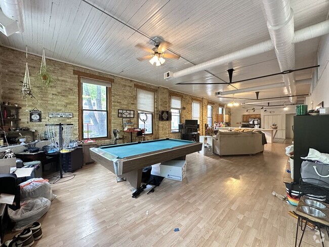 Building Photo - 1848 W Henderson St Unit G01C Rental