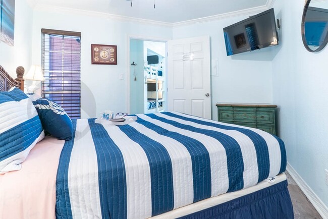 Photo - 6300 Seawall Blvd