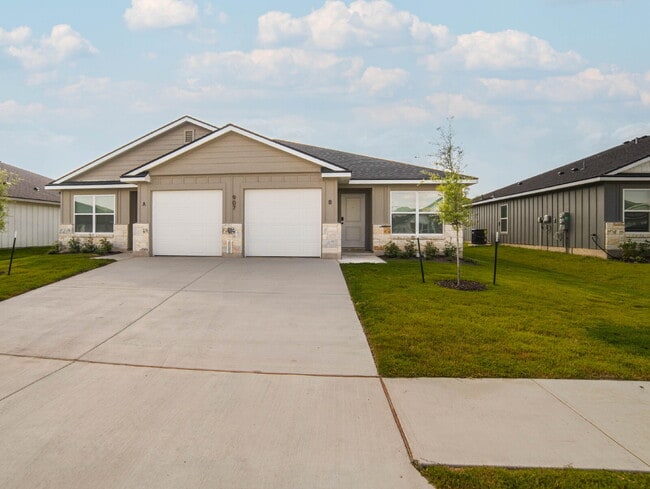 "Newly-built 3-Bed, 2-Bath Duplex on Switc... - "Newly-built 3-Bed, 2-Bath Duplex on Switc... Apartment Unit B