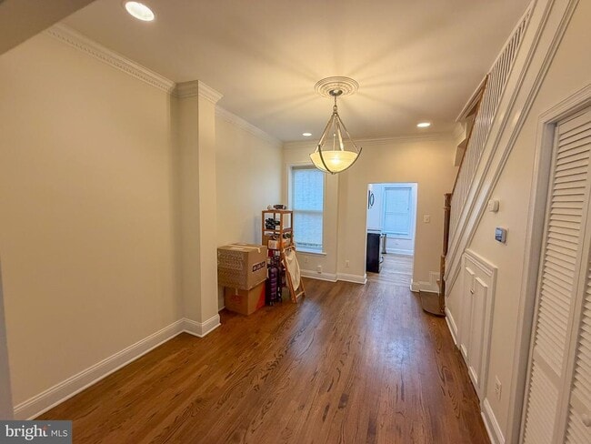 Photo - 318 11th St SE