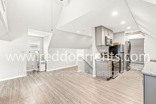 Photo - 2345 N Kenwood Ave Unit C