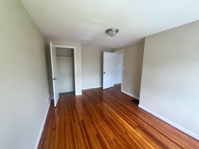 Photo - Gorgeous 1-bedroom, Top floor!  Apartment in quiet Pittsfield Street Unidad #8