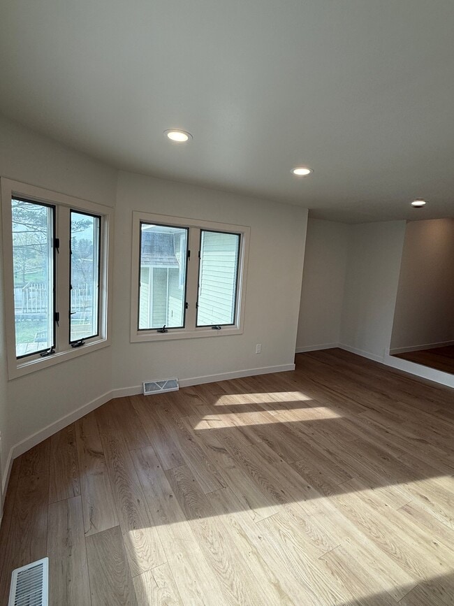 Photo - 104 Forton St