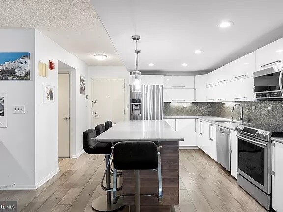 Photo - 233 S 6th St Unidad 806F